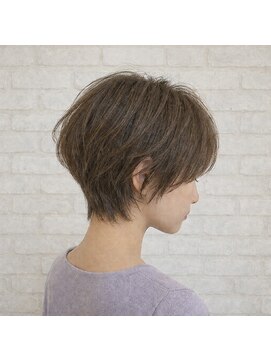 イソラブル(ISOLA-blu) 【明るい白髪染も対応】透明感アッシュベージュくびれショート