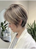 40代50代に人気◎白髪ぼかしハイライト×上品大人ショート