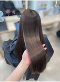 透明感溢れるグレージュカラー