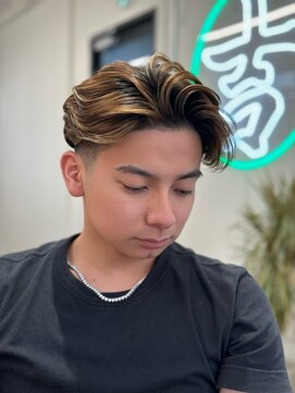 吉 海外風ハイライトカーリーヘア◎