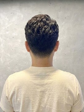 ワンワンオー バーバーショップ 長浜店(@110 BARBER SHOP) ウェーブスタイル　フェードパーマメンズ大人