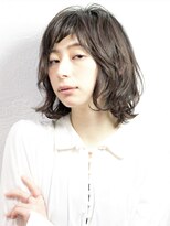 ヴォロンテ(volonte)&nbsp;ミディアム/ナチュラルウェーブ/オリーブアッシュ/レイヤー/30代