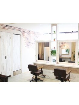 大型店が苦手な方にオススメ。アンティーク調のお洒落な店内で、気軽になんでも話せる雰囲気が人気の理由♪