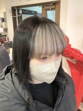 コワファーストナガサキシャンプーボーイ(COIFF1RST NAGASAKI SHAMPOO BOY) ブリーチ2回 ホワイトカラー