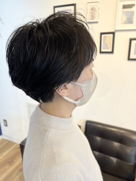 ヘアーアンドスパ アン コントゥール(hair&spa an contour) トップにボリュームのあるショートスタイル 　志木新座