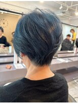 ニィ(2iee.) グレイカラーショートボブ