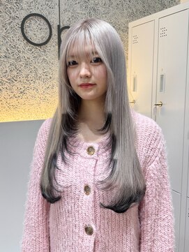 オプス 大名店(Ops) ホワイト×ブラックのデザインカラー