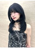 ミディアムレイヤーウルフハッシュカット内巻きワンカール