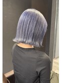 外はねボブにサファイアブルー