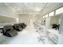NYNY MEN 垂水店【メンズサロン/メンズカット/メンズパーマ】【8/1 OPEN(予定)】の雰囲気(フラットなシャンプー台でゆっくりとヘッドスパを堪能できます◎)