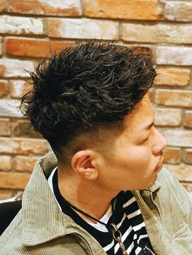 ヒロギンザバーバーショップ 丸の内店(HIRO GINZA BARBER SHOP) ツイスパ×フェードカット
