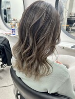 ヒビヲ(HIBIO)&nbsp;白髪ぼかしハイライト　バレイヤージュ　アッシュベージュ