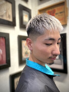 ヒロギンザ 大阪本店(HIRO GINZA) シルバーカラー×スキンフェード