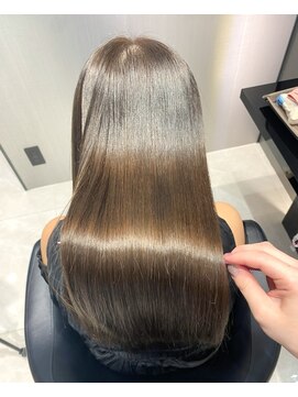 ハルキミナト ジャパン ヨコハマ(HARUKI MINATO japan YOKOHAMA) メゾンストレートで癖知らずのツヤ髪へ