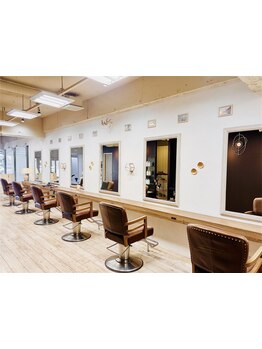 大人女性の髪のお悩みを解決できるサロン＊こだわりのシャンプーBARをご用意♪今よりもっと髪がキレイに♪