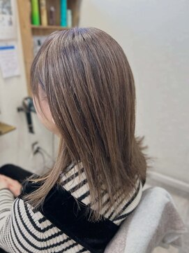 ヘアーアンドメイク ドレス(DRESS) 白髪ぼかしハイライト＆イヤリングカラー