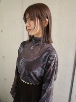 ユノ(juno) 濡れ質感×シースルーバングの外ハネ切りっぱなしボブ