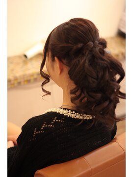 レアリス ヘアーデザイン(REALIS hair design) ポニーテールのロープ編み