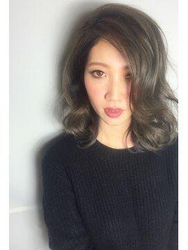 ジーナ(XENA) プラチナアッシュボブ