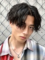 フィフス トウキョウ (fifth TOKYO)&nbsp;センターパートツイストスパイラルパーマ刈り上げツイストパーマ