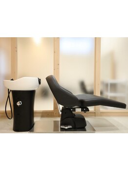 頭皮ケアはもちろん、髪のお悩みも解消◎本格ヘッドスパで、頭皮から美しく健康な美髪へ導きます◇