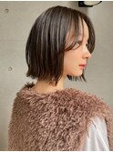 切りっぱなしボブタッセルボブ前髪なし大人ボブベージュカラー
