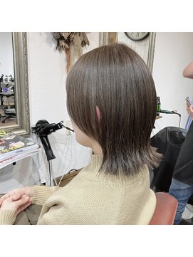 ヘアメイク アンフィ(amphi) ナチュラルネオウルフヘア