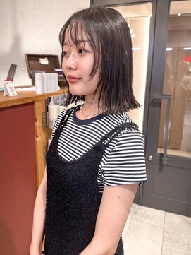 アトリエ(atelier.) 外ハネ 顔周りカット ボブレイヤー アッシュグレー 艶髪 20代