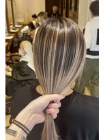 ラグーン(LAGOON)&nbsp;バレイヤージュグレージュハイライトダブルカラーケアブリーチ