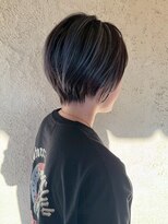 プリモ ココ 鍋島店(Primo coco.)&nbsp;丸みショート ショートレイヤー 細めハイライト アッシュグレー