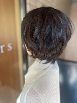 アミリー 成田東町店(Amily) 動きと軽さを両立したオリーブグレーのハッシュボブ