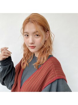 クーラ(Cura) *外国人風ゆるふわレイヤーカット × 美白カラー