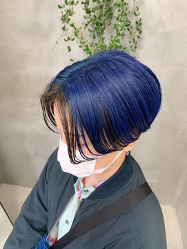 テトヘアー(teto hair) ヴェールカラー、ツートーン、ブルー、刈り上げショート