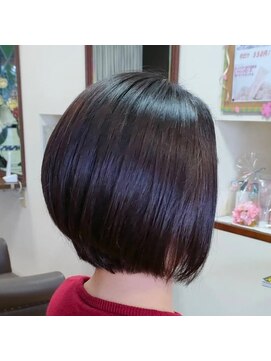 エム クゥール m.coeur ナチュラル前下がりボブ