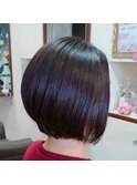 ナチュラル前下がりボブ