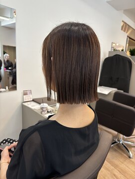 ジエクト ヴィシア(The Ect VIXIA) 外ハネボブ 切りっぱなし ストレートボブ 髪質改善 大人ボブ
