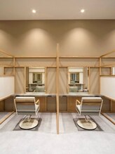 薬剤をしっかりと洗い流し髪を整えながらドライします[塚口駅/髪質改善トリートメント/縮毛矯正/大人女性]