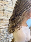 ハイライトセミディ/透明感ベージュ/立体感ウェーブ/若見えヘア