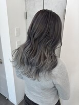 デーノ(de’no)&nbsp;ホワイトシルバーのグラデーションカラー☆大館美容室