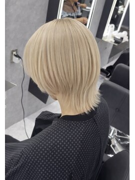 シーエスメイド バイ シャチュー 大須店(CS made by SHACHU) ホワイトブロンド/抜きっぱ/ハイトーン/ウルフカット
