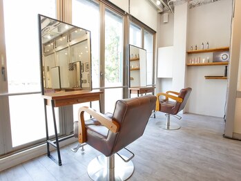 アピューズ ヘアー 梅田(Apiuz Hair)の写真/専属スタイリストが骨格や髪質に合わせて、理想のスタイルになるように心を込めて施術する特別感◎