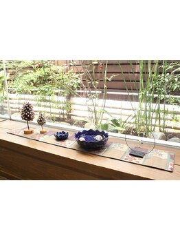 お客様に『やすらぎ』をお届けしたい…！明るく開放的でモダンな和風サロンで癒しのひとときを♪