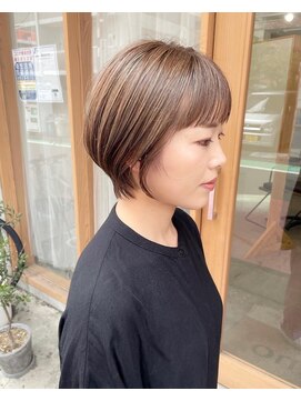 ウティ(outil) ショートヘア_ブリーチハイライト_ベージュカラー