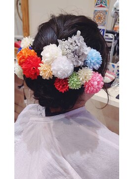 ランプヘアー(LAMP HAIR) お花の飾りつけヘアセットまとまる振袖スタイル