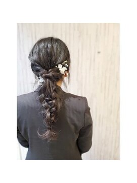 アース 熊本下通店(HAIR & MAKE EARTH) 編み下ろしヘアアレンジ