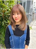 レイヤーカット　透明感ベージュカラー　小顔ぱっつん前髪