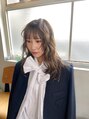 タヴィ(Tavi) 大きなカールとお顔に沿うフェイスレイヤーがポイントです◎