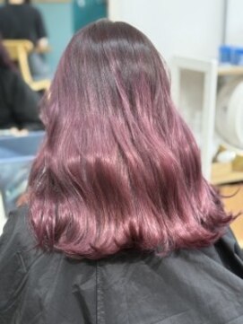 スナリー(Snaly) ブリーチ履歴活かし/ピンクカラー/巻きアレンジ