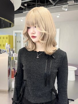 ジーナリア(Xena ria) 《RIHO》ホワイトベージュ/小顔/顔周りカット