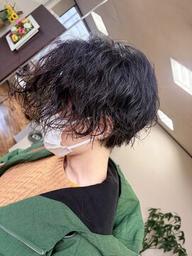 ビューティーサロン CYC パーマ、ハンサムショート
